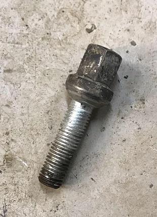 Бу болт колесный mercedes м12x1.5x40мм ключ 17.