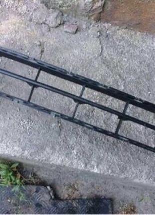 Б/у решітка переднього бампера renault laguna 2,