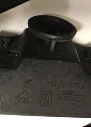 Бу кронштейн кріплення переднього бампера renault 8200012580,