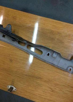 Бо кронштейн крила renault megane, 8200268140, переднього правого