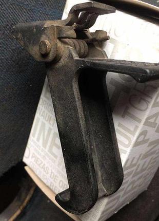 Бу скоба крючок капота renault laguna 2, 8200000945, рено лагуна