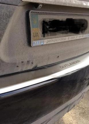 Накладка на задний бампер mitsubishi outlander xl (митсубиси аутлендер до 2014), логотип, с загибом нерж.