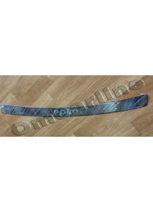 Накладка на задний бампер volkswagen polo (фольксваген поло), логотип, без загиба. нерж.