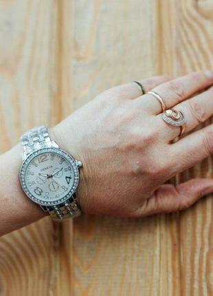 Гарний жіночий годинник із кварцовим механізмом geneva silver3 фото