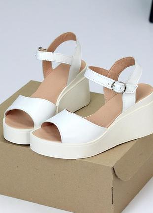 Натуральные босоножки кожа замша