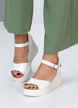 Натуральные босоножки кожа замша