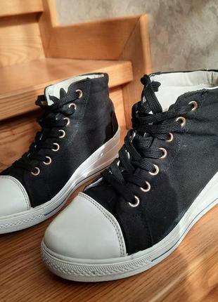 Чорні стильні кеди на платформі