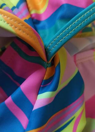 Слитный купальник с разноцветным абстрактным завитком с асимметричным вырезом8 фото