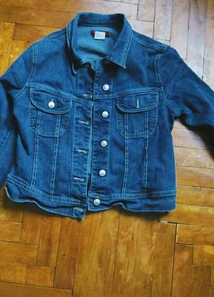 Стильна джинсовими куртка