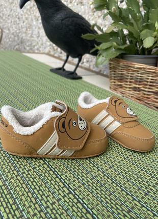 Перші кросівки adidas