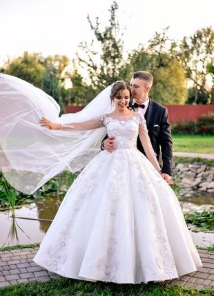 Весільна сукня