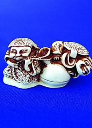 Статуетка нецке дівчина з глечиком netsuke гіпс 5.3x3x2.5 см н...