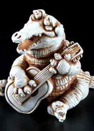 Статуетка крокодил гітарист netsuke charm гіпс 7х7х6 см (14712)