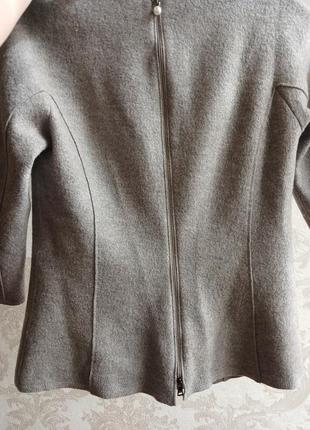 Классическая блузка серого цвета marc cain.4 фото