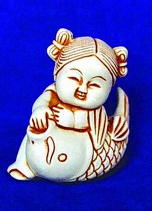 Статуетка нецке дівчинка з рибою netsuke гіпс 4.5x4.5x2.9 см н...