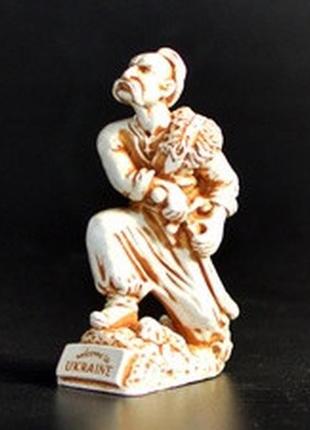 Статуетка козак з шаблею netsuke charm гіпс 9х6х3,5 см (17033)