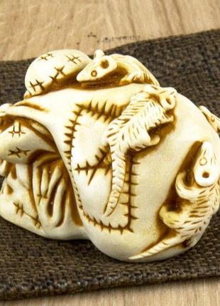 Статуетка дайкоку з щурами netsuke charm гіпс 4x2.9x2.2 см (00...3 фото