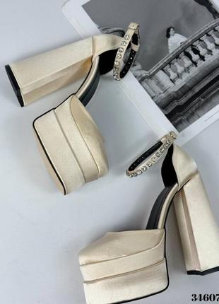 Туфли на высоком каблуке с квадратным носиком туфли беж атласные туфли в стиле версаче...