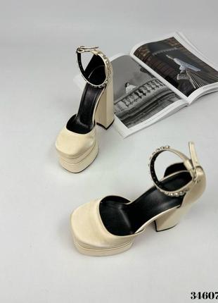 Туфли на высоком каблуке с квадратным носиком туфли беж атласные туфли в стиле версаче...