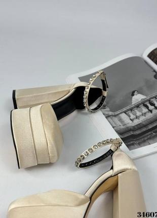 Туфли на высоком каблуке с квадратным носиком туфли беж атласные туфли в стиле версаче...