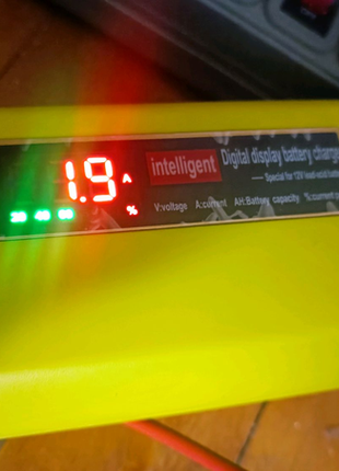 Автомобильное зарядное устройство 12в 2а с жк-дисплеем 2ah - 70 а