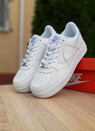 Кроссовки женские nike air force белые4 фото