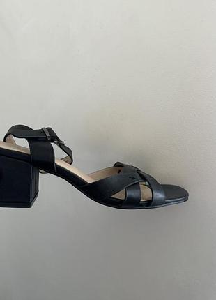 Босоніжки нові фірма tu