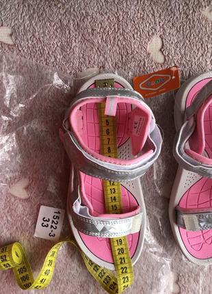 Сроблястые розовые босоножки трекеры для девушек. стильные и современные сандалии.5 фото