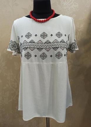 Блуза вишиванка біла з ручною вишивкою чорний-червоний колір, 100% віскоза, з коротким рукавом, модель трапеція