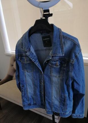 Женская джинсовая куртка1 фото