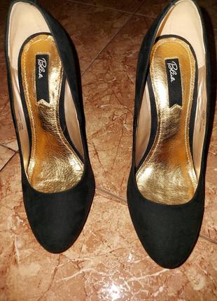 Туфлі, дуже модні, дорого виглядають на шпильці