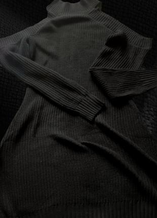 Свободное платье, в черном цвете, разрезы на плечах, размер м и l1 фото