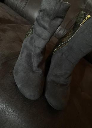 Ботинки серые с принтом змеиной кожи5 фото