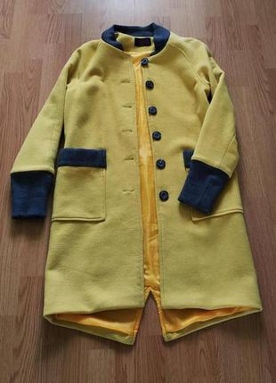 Ярко желтое пальто1 фото
