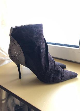Классические ботинки ботильоны на шпильке натуральная замша