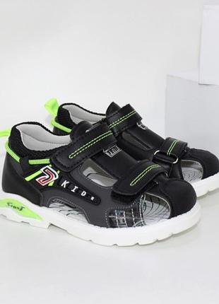 Дитячі сандалі для хлопчиків із закритою п'ятою та носком