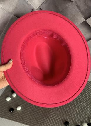 Шляпа федора унисекс с устойчивыми полями и лентой яркая розовая4 фото