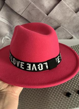 Шляпа федора унисекс с устойчивыми полями и лентой яркая розовая5 фото