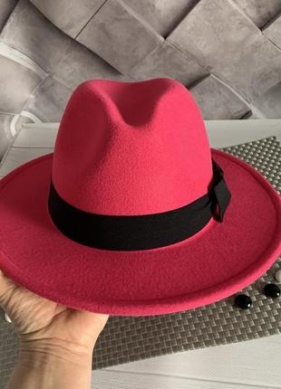Шляпа федора унисекс с устойчивыми полями и лентой бант яркая розовая2 фото