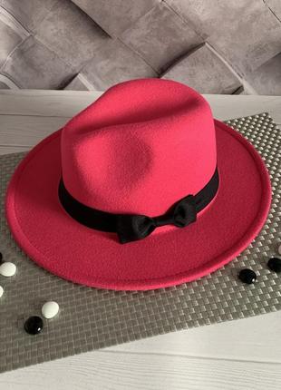 Шляпа федора унисекс с устойчивыми полями и лентой бант яркая розовая1 фото