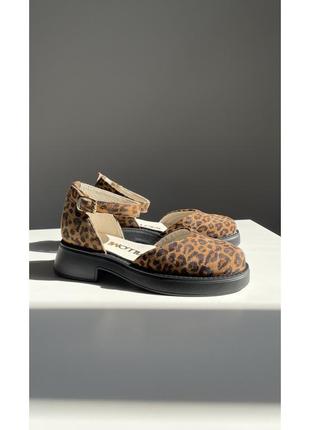 Открытые замшевые туфли в леопардовый принт1 фото