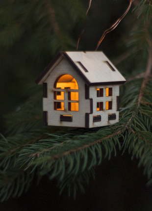 Фанерна ялинкова іграшка - гірляндна хатка