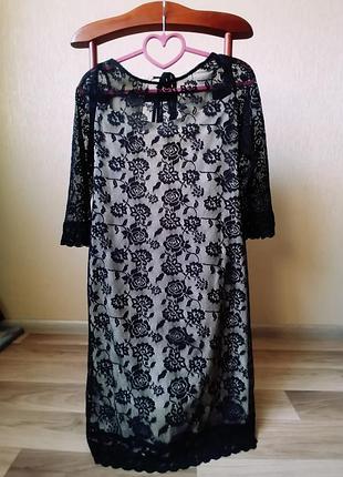 Ефектне плаття з відкритою спинкою