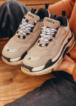 Кроссовки женские