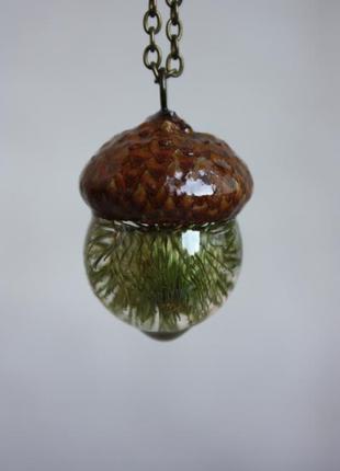 Брелок або кулон-жолудь з будяками в епоксидній смолі3 фото