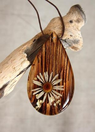 Кулон на бамбуковій основі з ромашкою. кулон-крапля з натуральними квітами в епоксидній смолі.1 фото