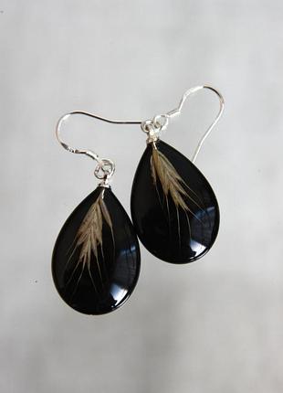 Сережки-краплі з сухостоєм в епоксидній смолі.