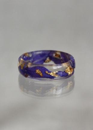 Кольцо с цветами дельфиниума в эпоксидной смоле. размер 182 фото