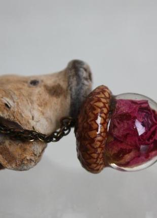 Кулон-жолудь з розою в епоксидній смолі1 фото