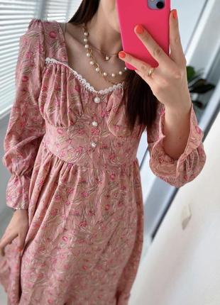 Ніжна рожева сукня